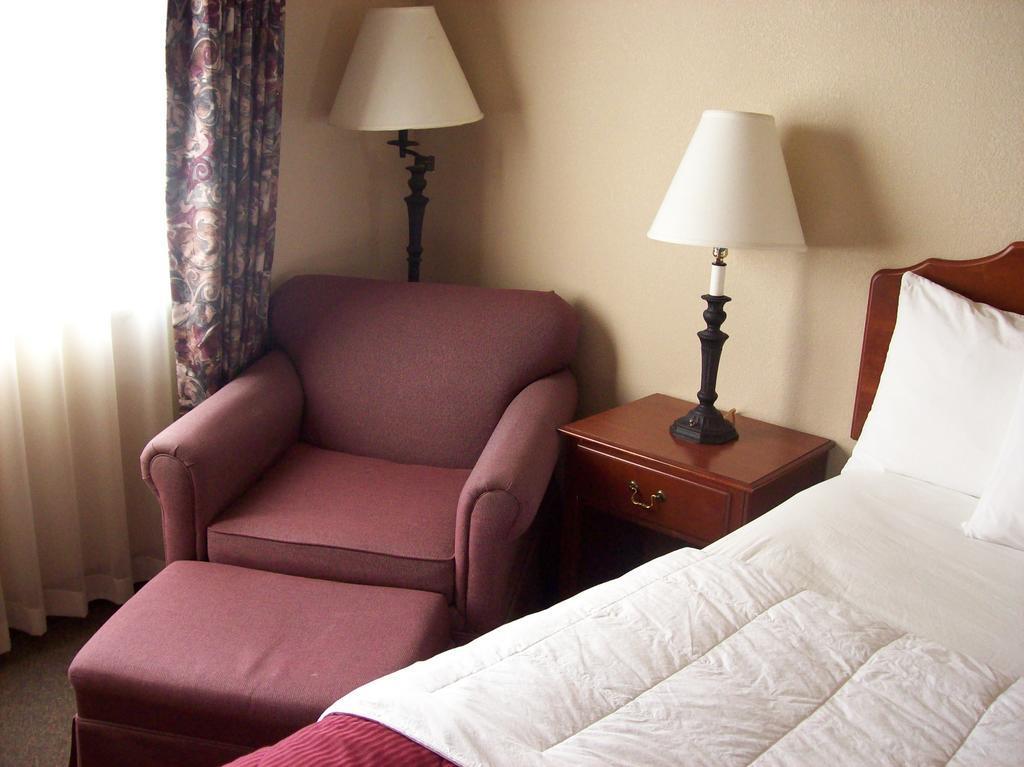 Americinn & Suites By Wyndham Baraboo Event Center Extérieur photo