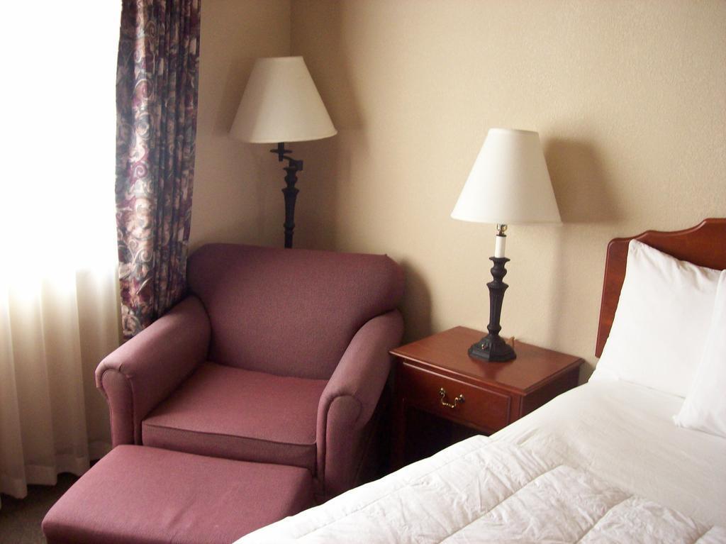Americinn & Suites By Wyndham Baraboo Event Center Extérieur photo