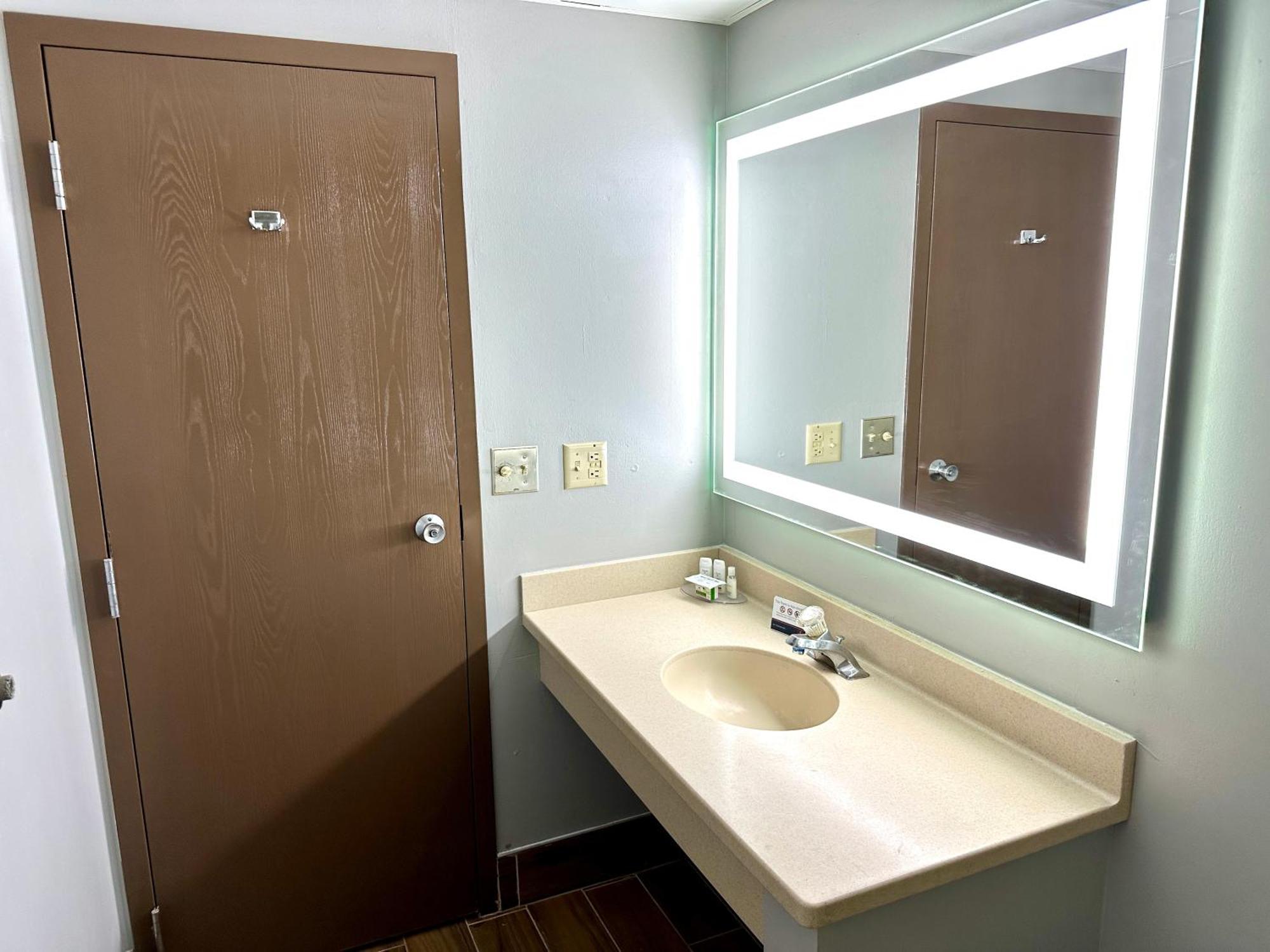 Americinn & Suites By Wyndham Baraboo Event Center Extérieur photo