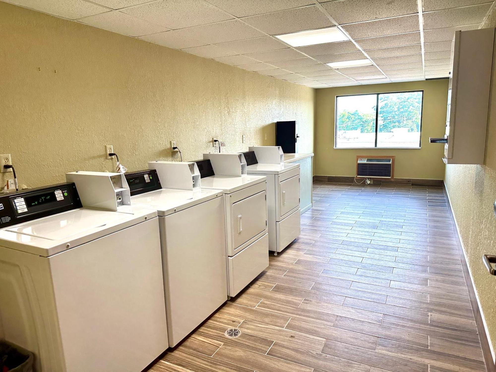 Americinn & Suites By Wyndham Baraboo Event Center Extérieur photo